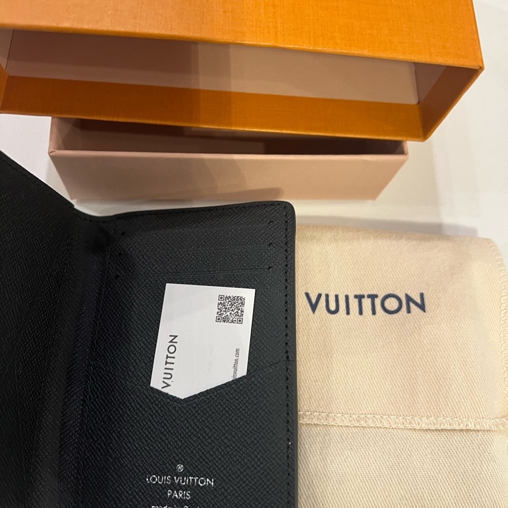 Louis Vuitton Black Textured Wallet - Picture 2 of 7